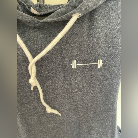 Women’s sleeveless workout hoodie - Picture 2 of 3